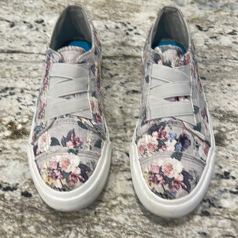 Blowfish Marley slip on sneakers. Gray Bella print.